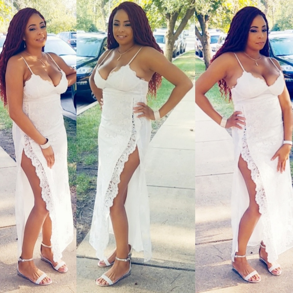 Fancy White lace dress with a high slit💃